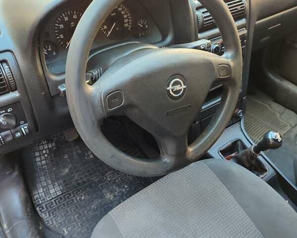 Серый Опель Астра, объемом двигателя 1.39 л и пробегом 190 тыс. км за 4100 $, фото 7 на Automoto.ua