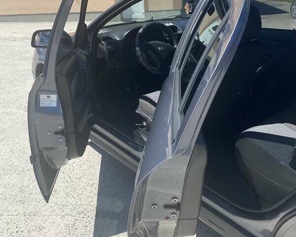 Серый Опель Астра, объемом двигателя 1.6 л и пробегом 160 тыс. км за 4600 $, фото 4 на Automoto.ua