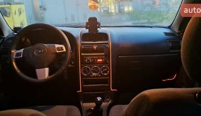 Серый Опель Астра, объемом двигателя 1.39 л и пробегом 202 тыс. км за 3000 $, фото 4 на Automoto.ua