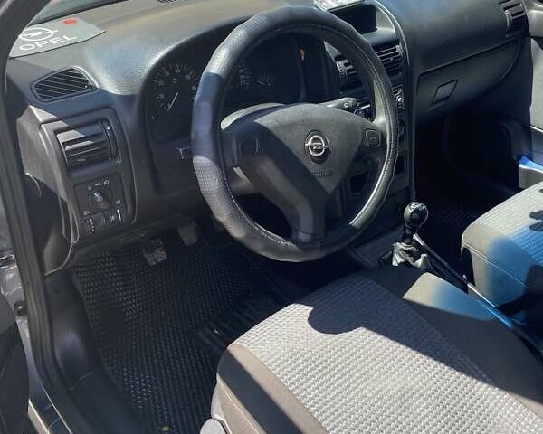 Серый Опель Астра, объемом двигателя 1.6 л и пробегом 160 тыс. км за 4600 $, фото 5 на Automoto.ua