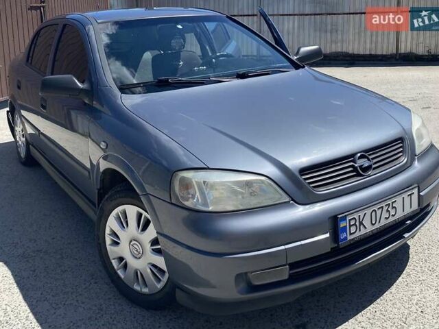 Серый Опель Астра, объемом двигателя 1.6 л и пробегом 160 тыс. км за 4600 $, фото 1 на Automoto.ua