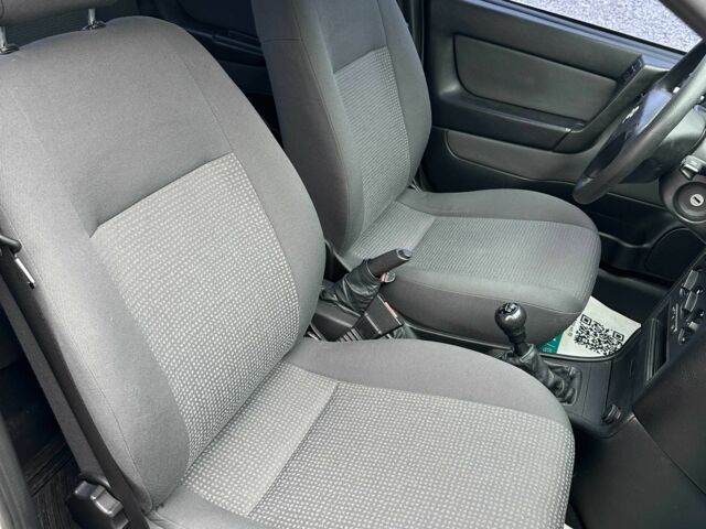 Серый Опель Астра, объемом двигателя 1.6 л и пробегом 283 тыс. км за 4000 $, фото 7 на Automoto.ua