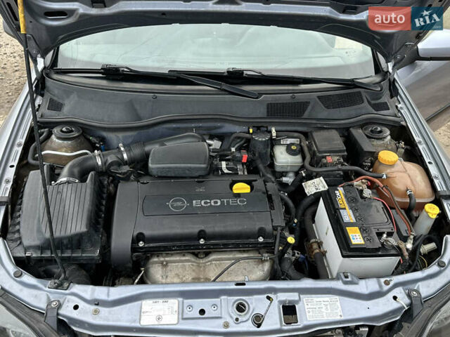 Серый Опель Астра, объемом двигателя 1.6 л и пробегом 153 тыс. км за 3800 $, фото 10 на Automoto.ua