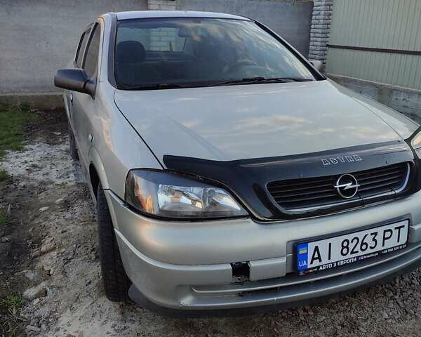 Серый Опель Астра, объемом двигателя 1.4 л и пробегом 400 тыс. км за 2600 $, фото 1 на Automoto.ua