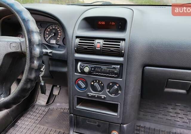 Серый Опель Астра, объемом двигателя 1.6 л и пробегом 198 тыс. км за 4600 $, фото 3 на Automoto.ua