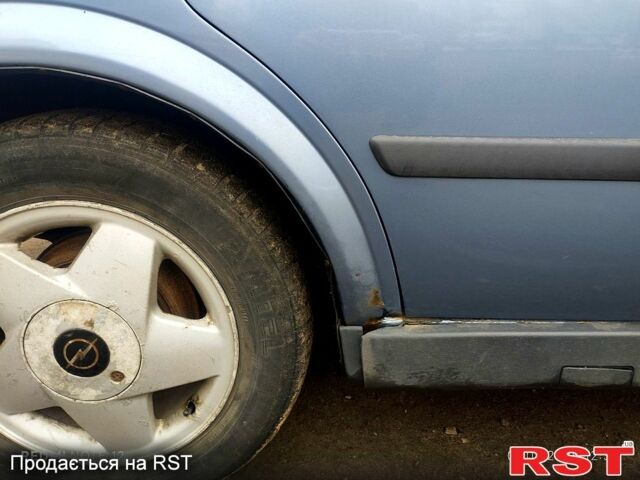 Серый Опель Астра, объемом двигателя 1.6 л и пробегом 220 тыс. км за 3100 $, фото 4 на Automoto.ua