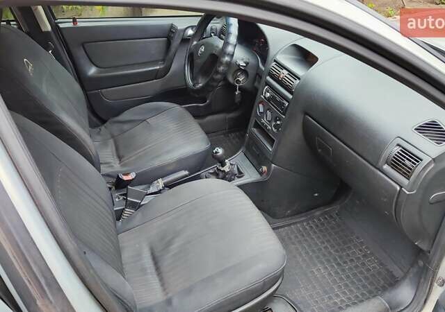 Серый Опель Астра, объемом двигателя 1.6 л и пробегом 198 тыс. км за 4600 $, фото 5 на Automoto.ua