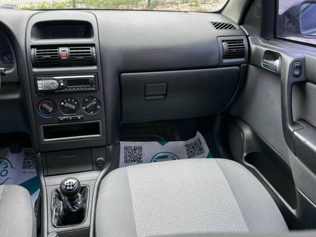 Серый Опель Астра, объемом двигателя 1.6 л и пробегом 283 тыс. км за 4000 $, фото 6 на Automoto.ua