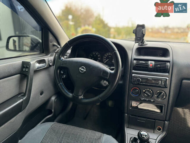 Серый Опель Астра, объемом двигателя 1.4 л и пробегом 188 тыс. км за 3800 $, фото 8 на Automoto.ua