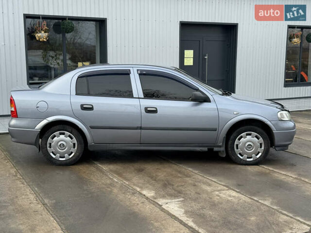 Серый Опель Астра, объемом двигателя 1.4 л и пробегом 188 тыс. км за 3800 $, фото 7 на Automoto.ua