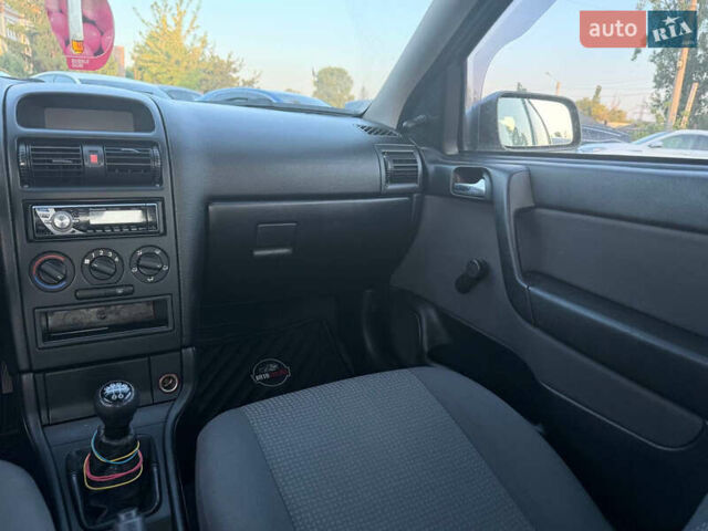 Сірий Опель Астра, об'ємом двигуна 1.4 л та пробігом 235 тис. км за 4400 $, фото 23 на Automoto.ua