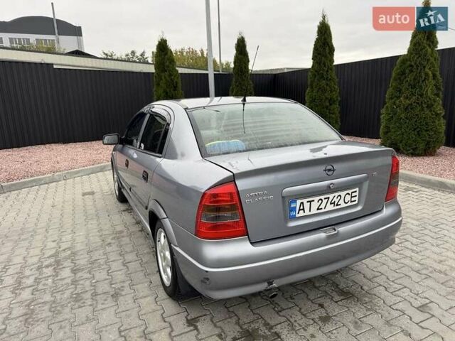 Серый Опель Астра, объемом двигателя 1.6 л и пробегом 314 тыс. км за 2999 $, фото 1 на Automoto.ua