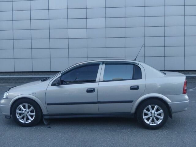 Серый Опель Астра, объемом двигателя 0 л и пробегом 330 тыс. км за 3200 $, фото 4 на Automoto.ua