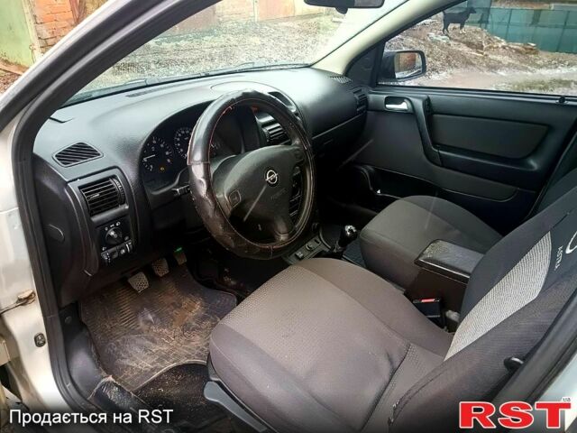 Серый Опель Астра, объемом двигателя 1.6 л и пробегом 250 тыс. км за 2600 $, фото 8 на Automoto.ua