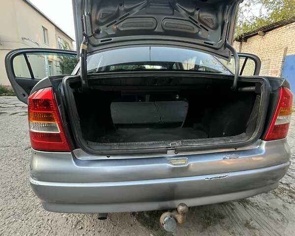 Серый Опель Астра, объемом двигателя 1.4 л и пробегом 228 тыс. км за 4000 $, фото 10 на Automoto.ua