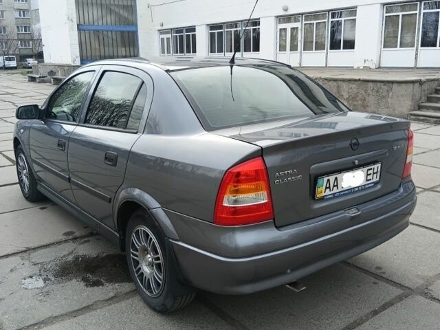 Серый Опель Астра, объемом двигателя 1.6 л и пробегом 172 тыс. км за 3800 $, фото 2 на Automoto.ua