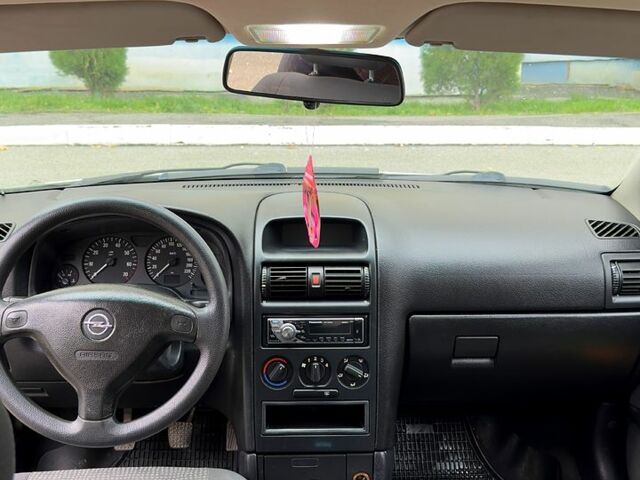 Серый Опель Астра, объемом двигателя 1.4 л и пробегом 236 тыс. км за 3900 $, фото 8 на Automoto.ua