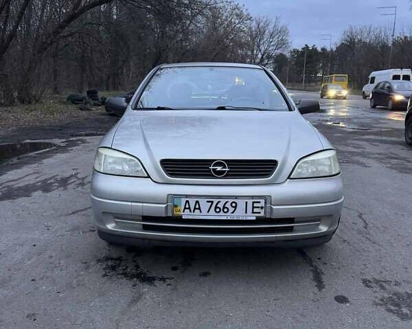 Серый Опель Астра, объемом двигателя 1.4 л и пробегом 140 тыс. км за 4500 $, фото 15 на Automoto.ua