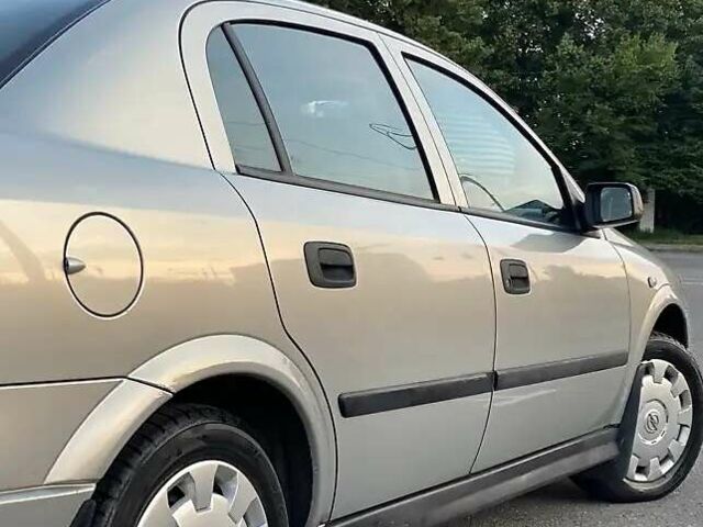 Серый Опель Астра, объемом двигателя 1.36 л и пробегом 175 тыс. км за 4500 $, фото 6 на Automoto.ua