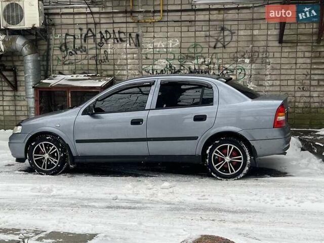 Серый Опель Астра, объемом двигателя 1.4 л и пробегом 173 тыс. км за 5500 $, фото 1 на Automoto.ua