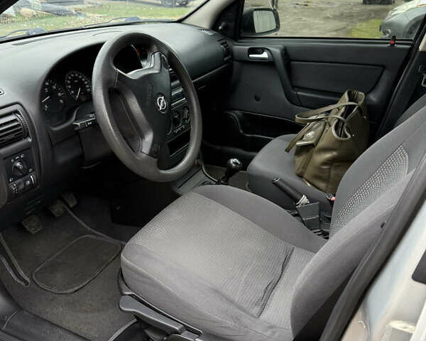 Опель Астра 2007 в Житомире на Automoto.ua Серый Опель Астра, объемом двигателя 1.39 л и пробегом 169 тыс. км за 3800 $, фото 4 на Automoto.ua