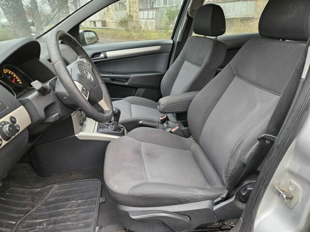 Сірий Опель Астра, об'ємом двигуна 1.3 л та пробігом 286 тис. км за 2350 $, фото 14 на Automoto.ua