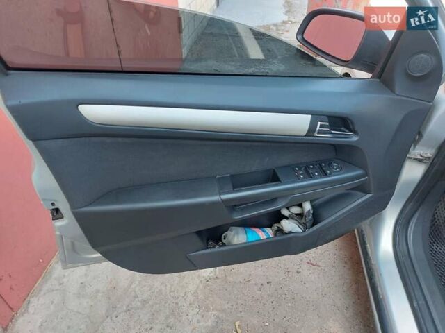 Серый Опель Астра, объемом двигателя 1.8 л и пробегом 286 тыс. км за 6000 $, фото 9 на Automoto.ua