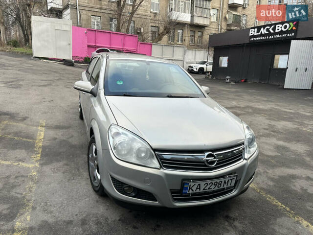 Серый Опель Астра, объемом двигателя 1.6 л и пробегом 168 тыс. км за 4599 $, фото 1 на Automoto.ua