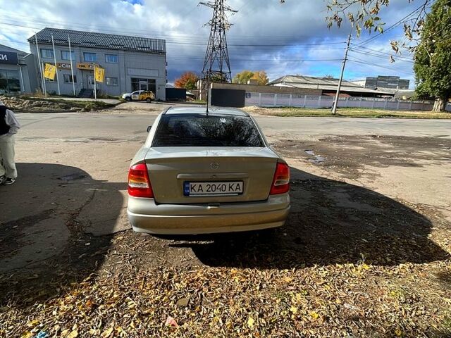 Серый Опель Астра, объемом двигателя 1.4 л и пробегом 326 тыс. км за 4200 $, фото 3 на Automoto.ua