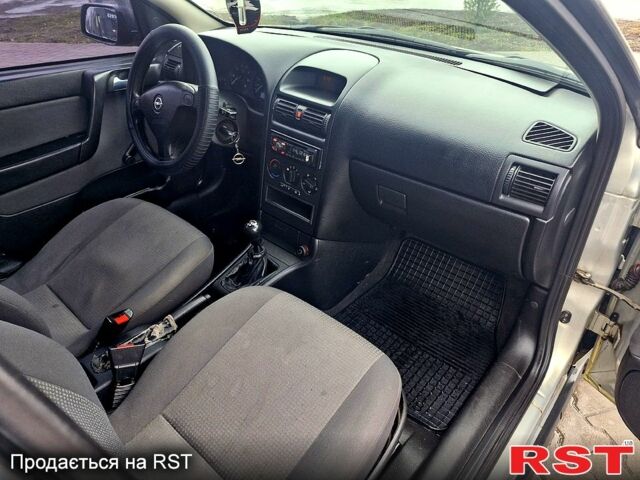 Серый Опель Астра, объемом двигателя 1.4 л и пробегом 183 тыс. км за 4200 $, фото 8 на Automoto.ua