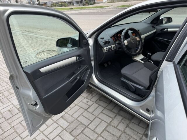 Серый Опель Астра, объемом двигателя 1.6 л и пробегом 152 тыс. км за 6000 $, фото 17 на Automoto.ua