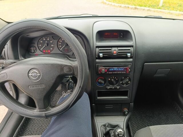 Серый Опель Астра, объемом двигателя 1.4 л и пробегом 77 тыс. км за 4400 $, фото 11 на Automoto.ua