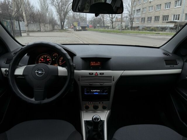 Серый Опель Астра, объемом двигателя 1.6 л и пробегом 152 тыс. км за 6000 $, фото 21 на Automoto.ua