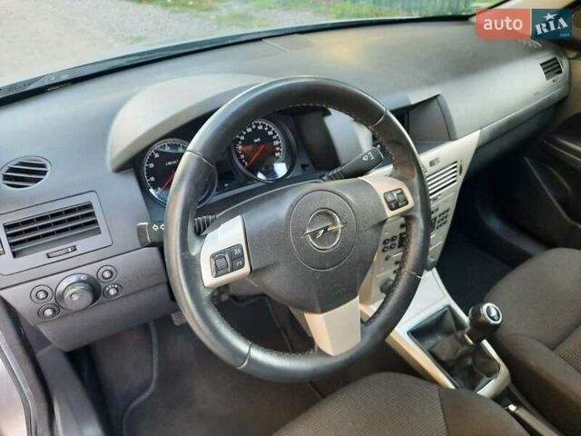 Серый Опель Астра, объемом двигателя 1.6 л и пробегом 117 тыс. км за 5550 $, фото 26 на Automoto.ua