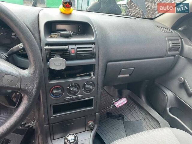 Серый Опель Астра, объемом двигателя 1.4 л и пробегом 122 тыс. км за 1500 $, фото 22 на Automoto.ua