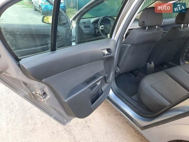 Серый Опель Астра, объемом двигателя 1.6 л и пробегом 117 тыс. км за 5550 $, фото 40 на Automoto.ua