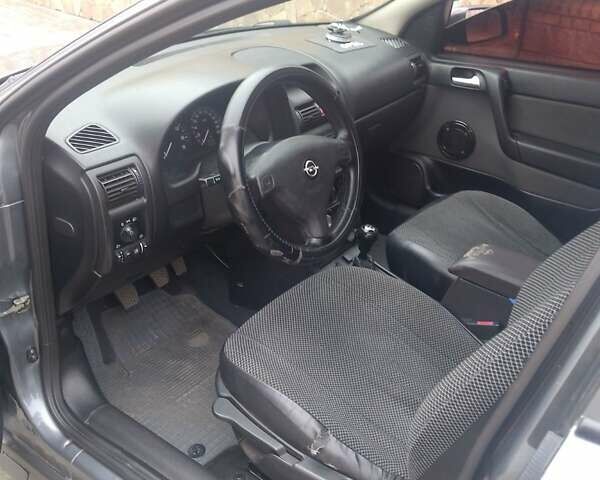 Серый Опель Астра, объемом двигателя 1.36 л и пробегом 160 тыс. км за 4200 $, фото 7 на Automoto.ua