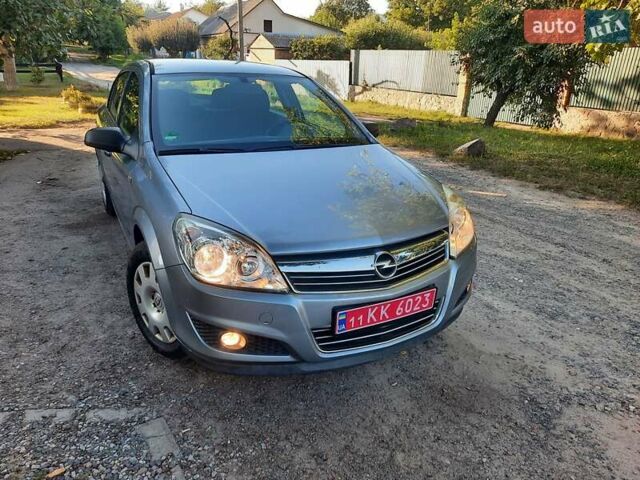 Серый Опель Астра, объемом двигателя 1.6 л и пробегом 117 тыс. км за 5550 $, фото 84 на Automoto.ua