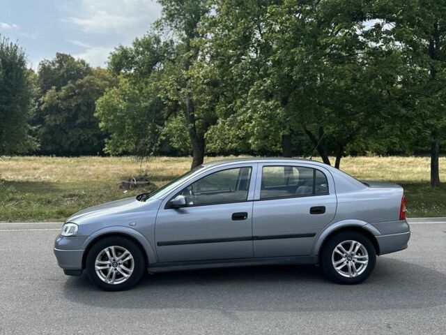 Сірий Опель Астра, об'ємом двигуна 1.6 л та пробігом 230 тис. км за 4900 $, фото 1 на Automoto.ua