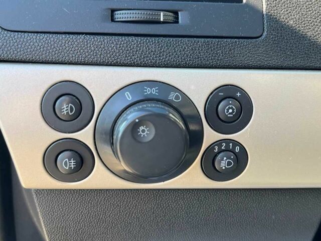 Серый Опель Астра, объемом двигателя 1.6 л и пробегом 212 тыс. км за 5750 $, фото 15 на Automoto.ua