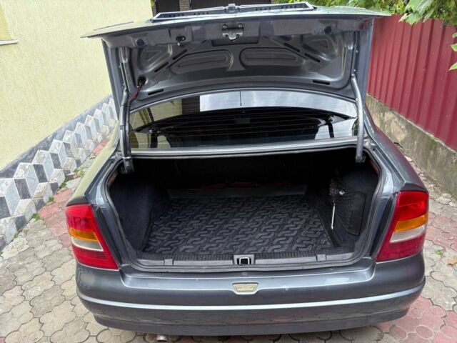 Серый Опель Астра, объемом двигателя 1.4 л и пробегом 201 тыс. км за 3600 $, фото 7 на Automoto.ua