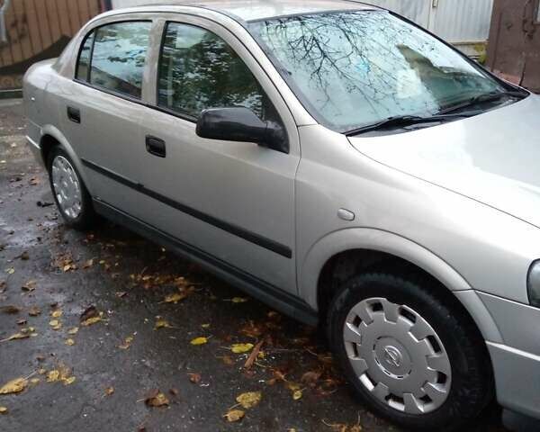 Серый Опель Астра, объемом двигателя 1.4 л и пробегом 119 тыс. км за 5000 $, фото 1 на Automoto.ua