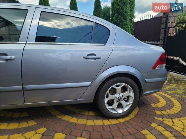 Серый Опель Астра, объемом двигателя 1.6 л и пробегом 30 тыс. км за 7200 $, фото 6 на Automoto.ua