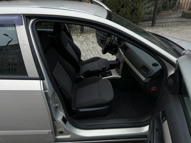 Серый Опель Астра, объемом двигателя 1.6 л и пробегом 152 тыс. км за 6000 $, фото 18 на Automoto.ua