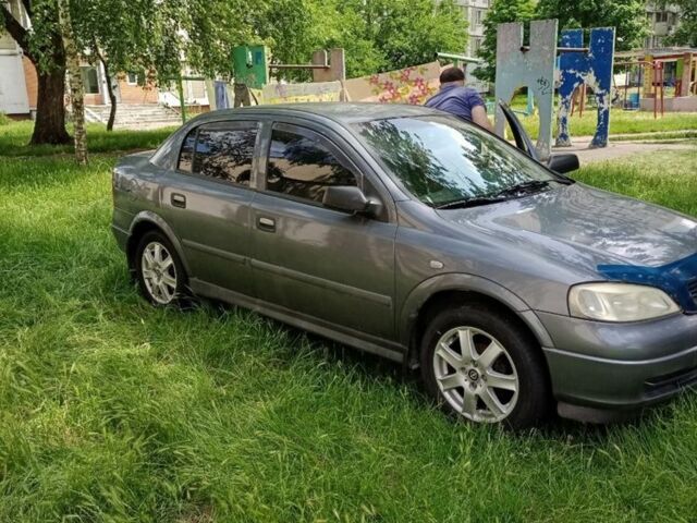 Серый Опель Астра, объемом двигателя 1.6 л и пробегом 180 тыс. км за 5000 $, фото 1 на Automoto.ua