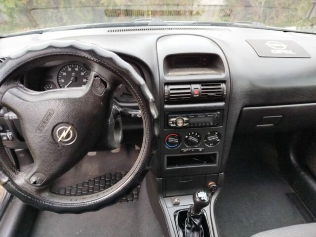 Серый Опель Астра, объемом двигателя 1.6 л и пробегом 256 тыс. км за 3500 $, фото 12 на Automoto.ua