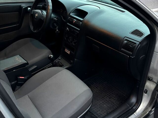 Серый Опель Астра, объемом двигателя 1.4 л и пробегом 201 тыс. км за 3450 $, фото 11 на Automoto.ua