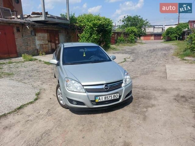 Серый Опель Астра, объемом двигателя 1.8 л и пробегом 286 тыс. км за 6000 $, фото 2 на Automoto.ua