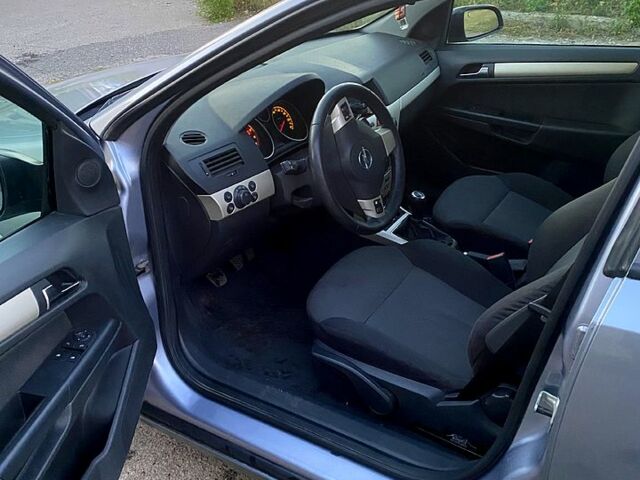 Серый Опель Астра, объемом двигателя 1.6 л и пробегом 123 тыс. км за 4350 $, фото 4 на Automoto.ua