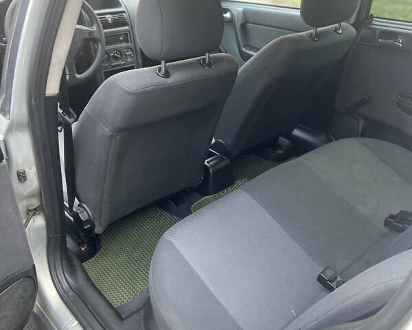 Серый Опель Астра, объемом двигателя 1.4 л и пробегом 104 тыс. км за 3900 $, фото 9 на Automoto.ua